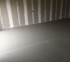 Chape du bas fini et sec.
Bient&ocirc;t les derniers RDV.
- le 28/11 installation de la cuve de gaz (enterr&eacute;)
- le 4/12 RDV &eacute;tude pour le raccordement de l'&eacute;lectricit&eacute;.
ensuite travaux de raccordement en attente de la date.