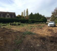 Implantation de la maison effectu&eacute;e par le constructeur :) !

Si vous avez un un peu d'imagination >>> Ma voiture est dans le garage !