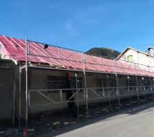 Travaux de toiture en cours - face est c&ocirc;t&eacute; rue