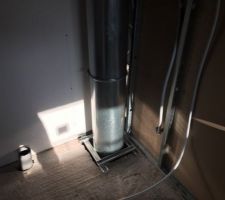 Conduit intérieur pour le passage de la cheminée