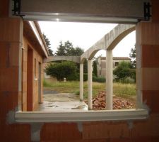 Patio vu de la fenêtre de cuisine.