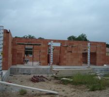 Les piliers sont coulés.