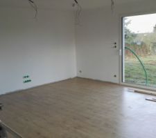 Pose du parquet dans le salon