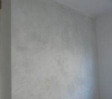 Le mur préparé pour la peinture