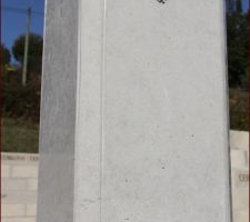 Les piliers du garage et de la terrasse après décoffrage