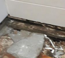 Dégât des eaux... sous le carrelage.