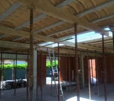 Soutien de la dalle du haut et &eacute;vacuation des eaux us&eacute;es