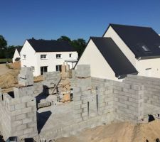 25 mai 2017 : &eacute;l&eacute;vation des murs