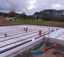 Pose plancher hourdis / poutrelles / treillis et r&eacute;servation r&eacute;seaux