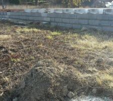 Cot&eacute; nord. On voit qu'il y a 2 rangers cot&eacute; nuit et ensuite 3 pour rattraper la pente du terrain