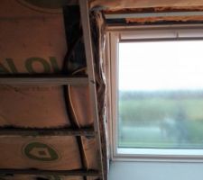 Isolation avec film multicouche en dessous et fibre de bois