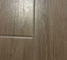 Carrelage imitation parquet et joints marrons