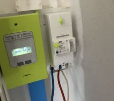 Hier la maison à été raccordé au réseau électrique:) aujourd?hui (01/12/2017) Engie à fait la mise sous tension donc.. donc.... Nous avons l?electricité !!!!