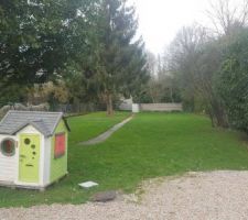 Terrain viabilis&eacute;, plat, calme et beaucoup de charme !