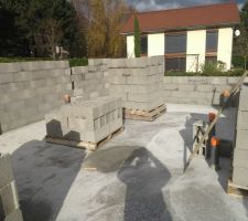 Une partie du s&eacute;jour + chambre-bureau du rdc.