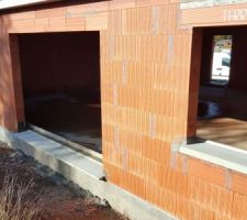 Rebord de fenêtres et de baie vitré fait