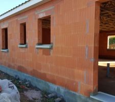 Rebord de fenêtres et de baie vitré fait