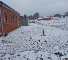 La neige c'est invit&eacute;e pour le plus grand plaisir des mes filles lol