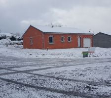 La neige c'est invit&eacute;e pour le plus grand plaisir des mes filles lol