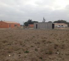 Terrain nu
Voisin en construction