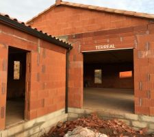 Porte de service du garage et baie vitrée du salon en 200X225