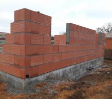 D&eacute;but de l'&eacute;l&eacute;vation des murs