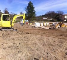 Petite pause, la plateforme de la maison est bien avancée