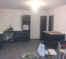 Autre vue de la  future cuisine apr&egrave;s un premier coup de m&eacute;nage.