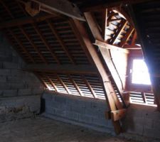 Vue d'un des chien-assis. Chambre qui sera au-dessus du salon.