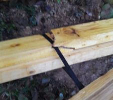 La charpente a été livrée... sur le mauvais terrain et est abîmée