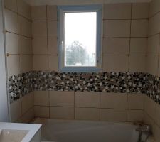 Carrelage et mosaïque de notre salle de bain.