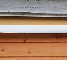Pare pluie mal fixé