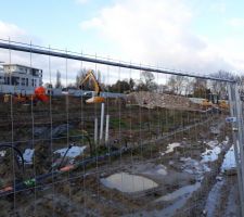D&eacute;but du terrassement, retrait des gravats de l'ancien b&acirc;timent, pompage des eaux