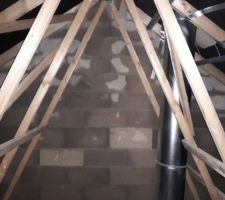 Absence d'enduit, la maison prend l'eau