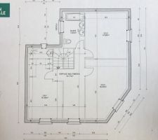 L?etage, avec ma suite parentale que je souhaite agrandir . L?espace multimédia, c?est en fait un bureau ouvert pour mon chéri