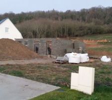 La maison des voisins 2 maisons plus loin. On est pourtant rapides mais ils le sont encore plus puisqu'ils nous ont doublé :P
