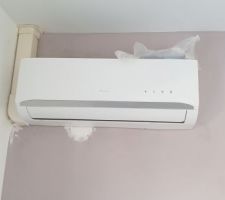 Le climatiseur de la chambre posé par EGL...