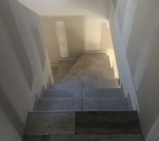 Carrelage escalier + transition style parquet :)