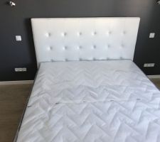 Chambre parentale, restera les appliques de la tête de lit.