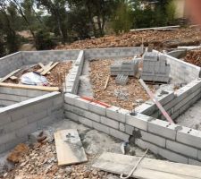 C'est a ce moment que le constructeur entre dans la danse les fondations sont termin&eacute;es on commence a voir ce que &ccedil;a va donner....