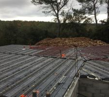 Le système de chauffage s'installe dans la dalle