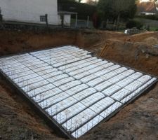 Le vide sanitaire est monté ainsi que le plancher, plus que la dalle à couler.