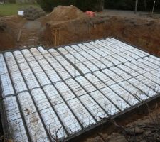 Le vide sanitaire est monté ainsi que le plancher, plus que la dalle à couler.