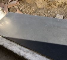 Préparation et installation d'appuis de fenêtres en ardoise