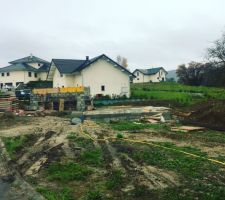 Dalle et garage sont biens avanc&eacute;s