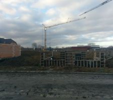 Mise en place des banches pour couler le béton du vide sanitaire