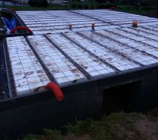 Fin de l'&eacute;l&eacute;vation des murs du vide sanitaire et pose du hourdis polystyr&egrave;ne. 12 & 13 d&eacute;cembre 2017