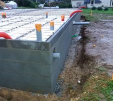 Fin de l'&eacute;l&eacute;vation des murs du vide sanitaire et pose du hourdis polystyr&egrave;ne. 12 & 13 d&eacute;cembre 2017