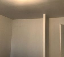 Mur apr&egrave;s 2 passe enduit et sous couche