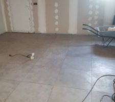 Carrelage fini de la buanderie (garage)